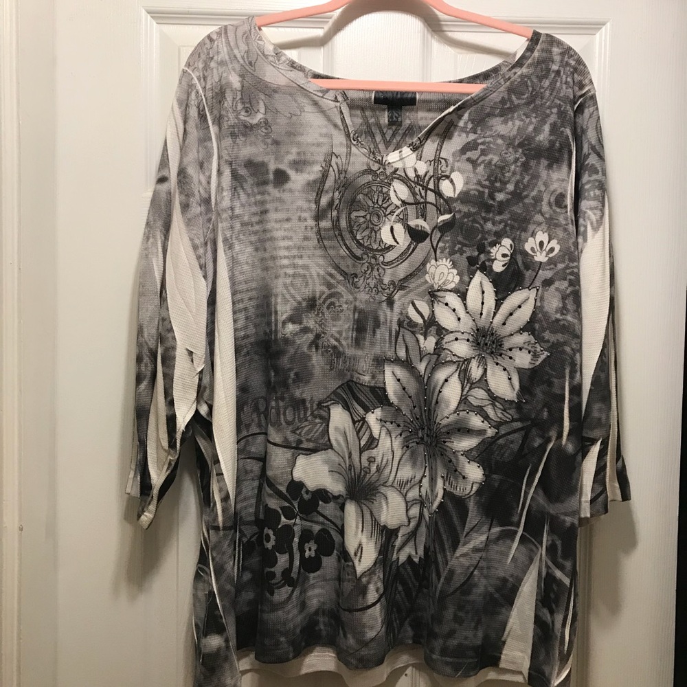 3/4 sleeve floral top